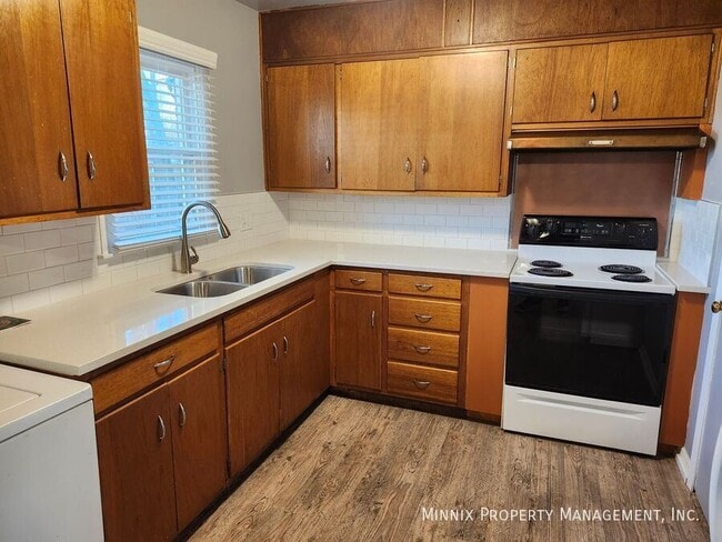 Photo - 2806 60th St