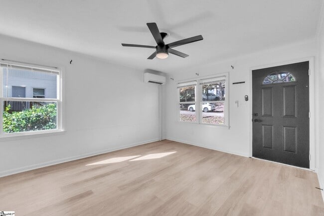 Photo - 409 Yardley Ct