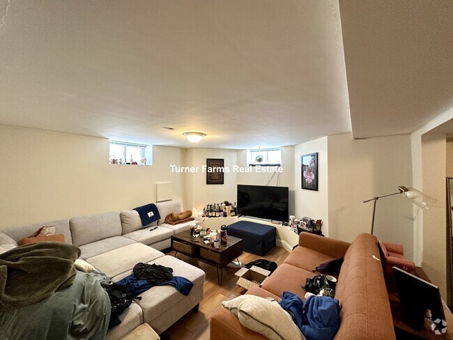 Building Photo - 12 Marney St Unit 1 Rental