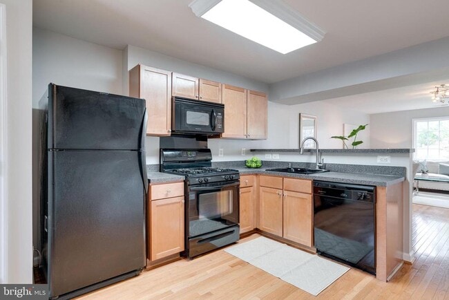 Photo - 1617 N Van Dorn St Townhome