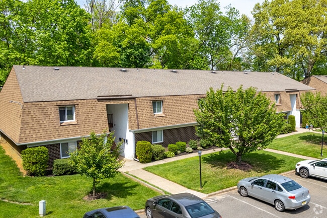 411 Stiles Ave - Valley Glen Condos