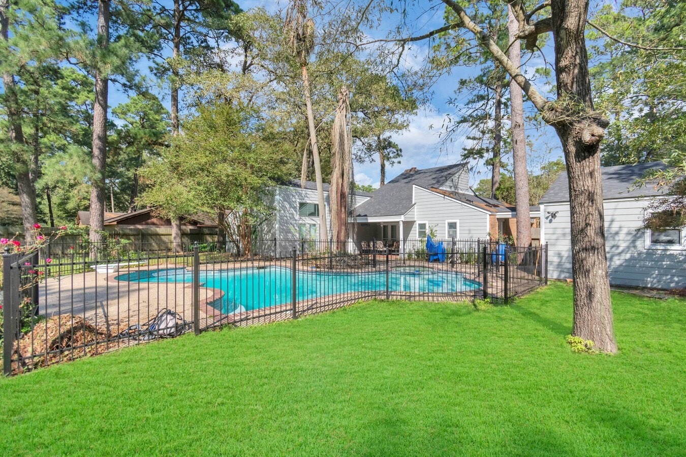 Photo - 902 Golden Bear Ln