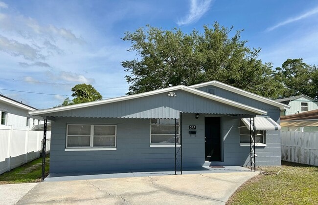 Building Photo - 2 bed 1 Bath House in Ideal Location in St Pete