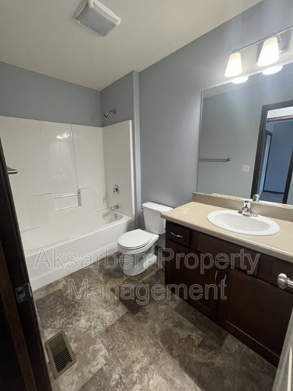 Photo - 5306 41st St