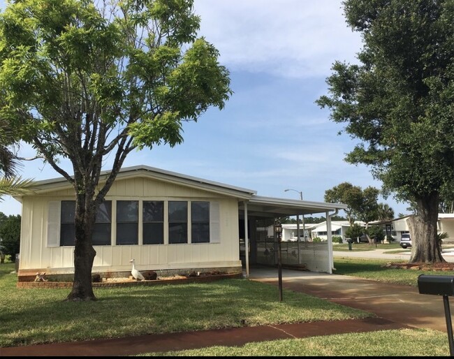 Photo - 703 Fieldstone Ave