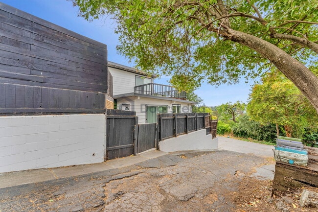 Photo - 551 Hichborn St