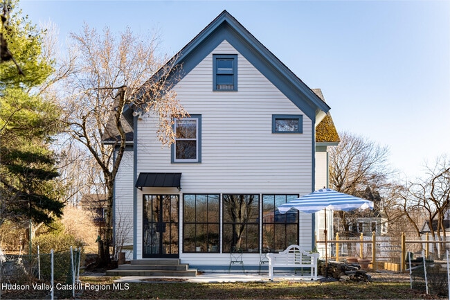 Building Photo - 5 Fairview Ave