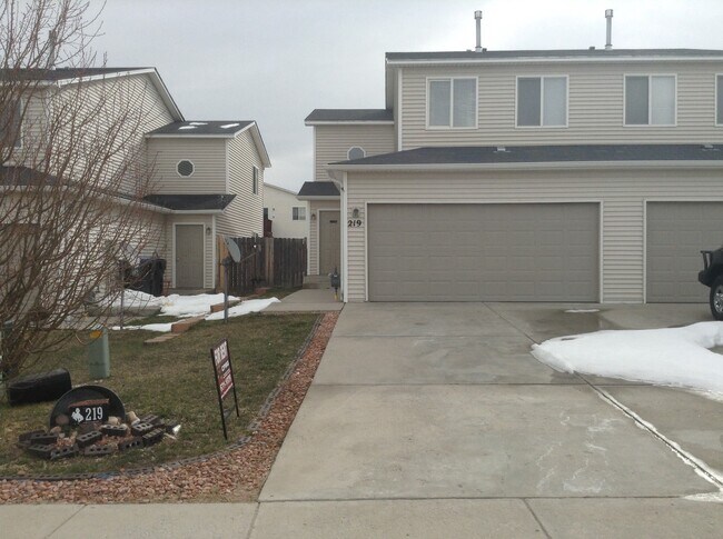 PET FRIENDLY THREE BEDROOM TWO BATHROOM SO... - PET FRIENDLY THREE BEDROOM TWO BATHROOM SO... House