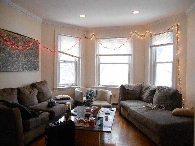 Photo - No Brokers Fee, Central BU Location! Walk to School, Central Campus. Central Heat/AC, Laundry on ...