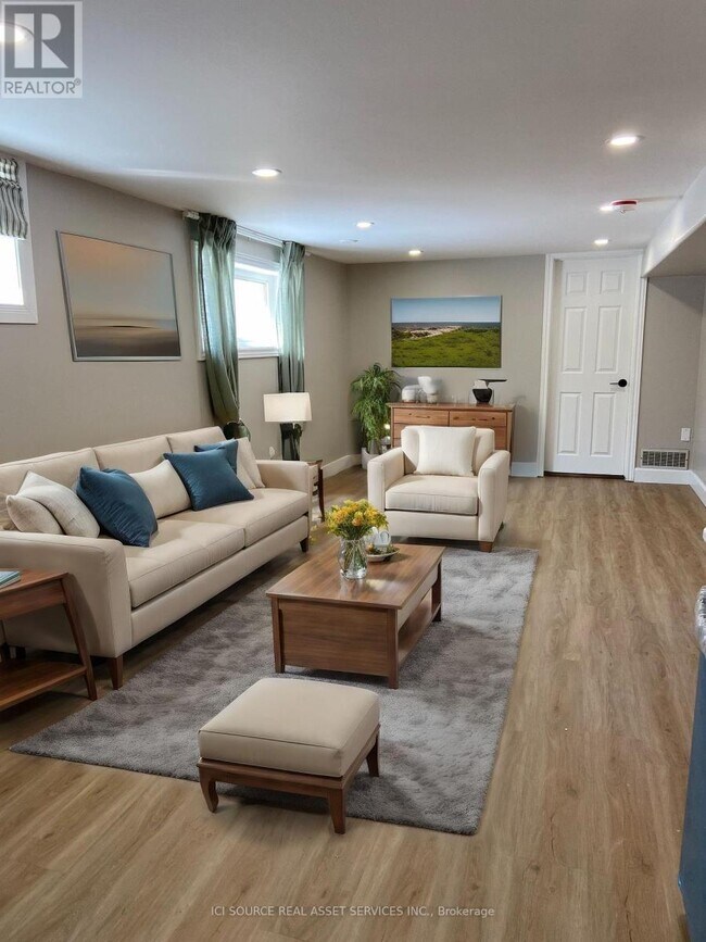 Photo - 169 Fergus Ave