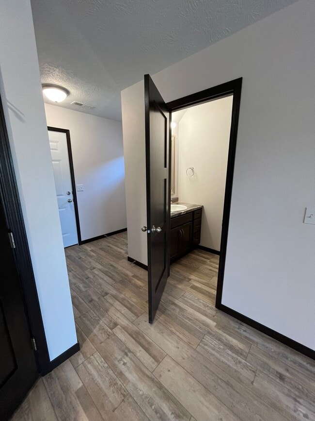 Photo - 3 Bed/2 Bath West Side Twinhome For Rent!!