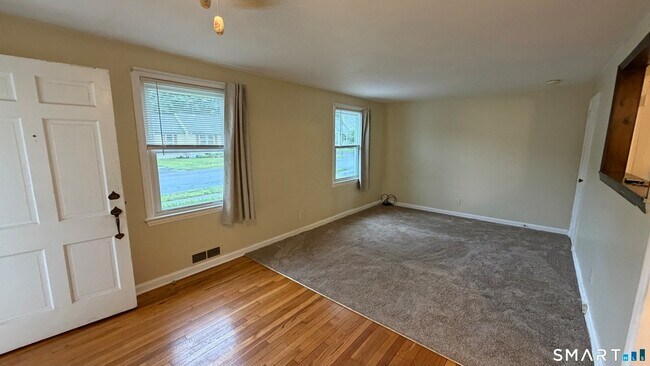 Photo - 227 Spencer St