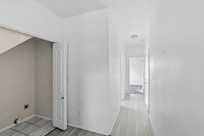 Photo - 3465 Avenue C