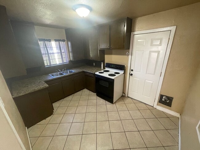 Photo - 2640 Harrison Ave