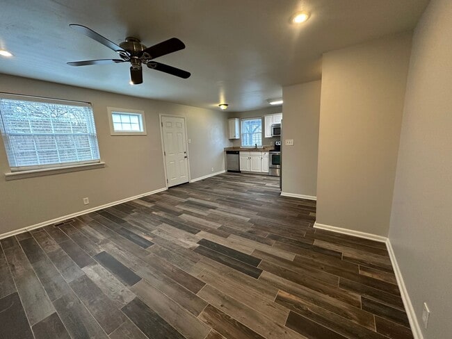 Photo - Charming 2 Bed 1 Bath Apartment Near Music Row