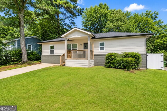 Photo - 1639 Bridgeport Dr NW