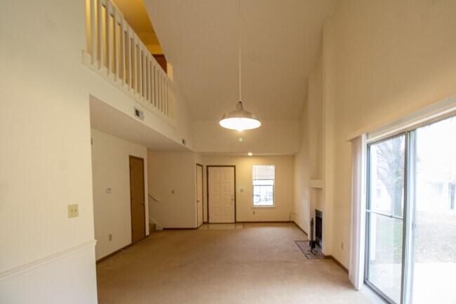 Photo - Upscale Duplex 2BD/2BA Cul-de-sac