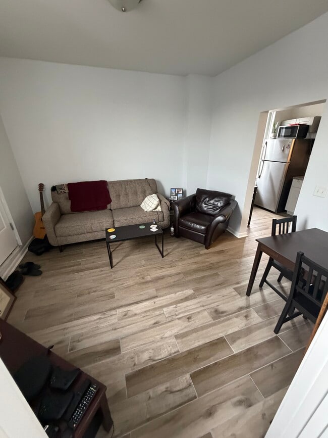 Building Photo - 1527 W 18th St Unit 4