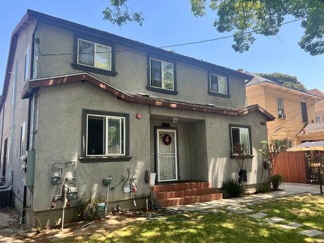 Building Photo - Newly Remodeled Home