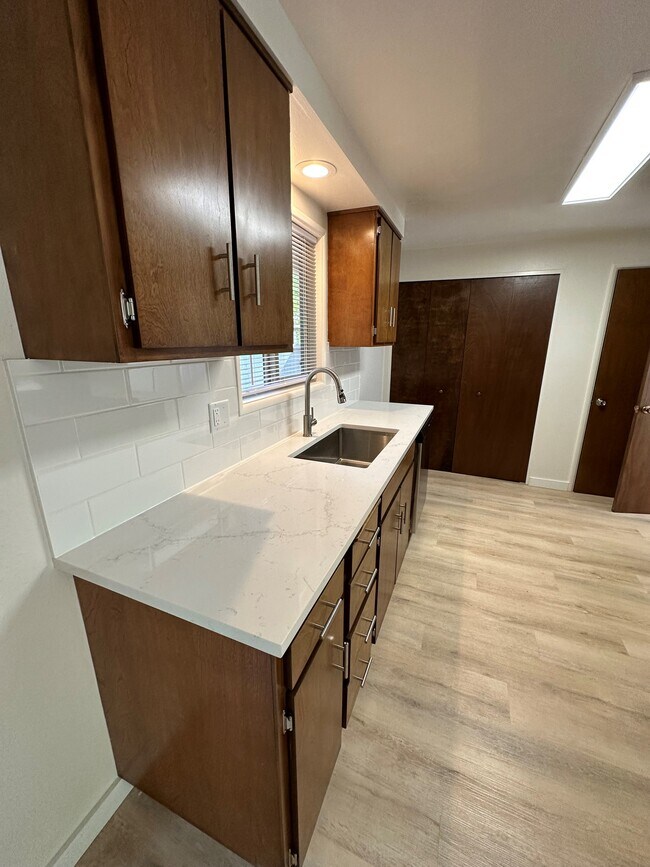 735 E 43rd Ave Townhome Townhome Rental in Eugene OR