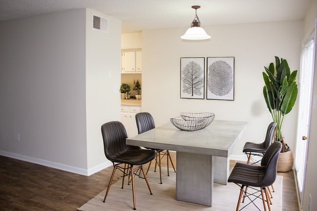 Dining Room - Ivy Green at the Shoals