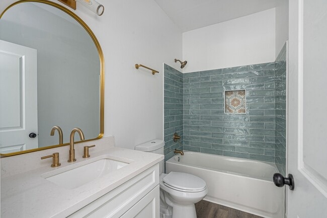 Photo - 637 E Anderson St