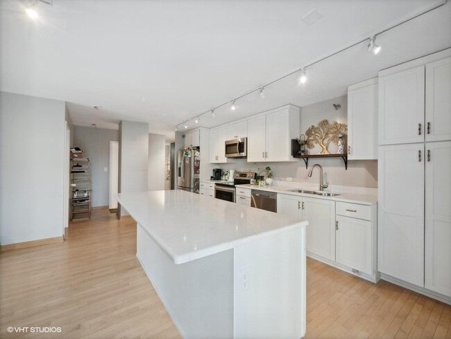 Photo - 70 W Huron St Condominio Unidad 302