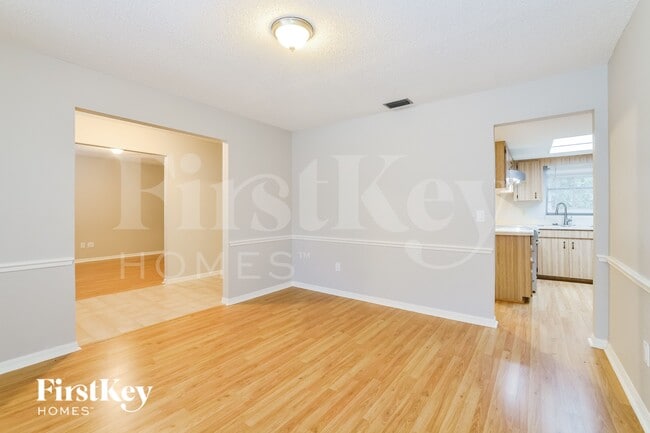 Photo - 913 Sylvia Dr