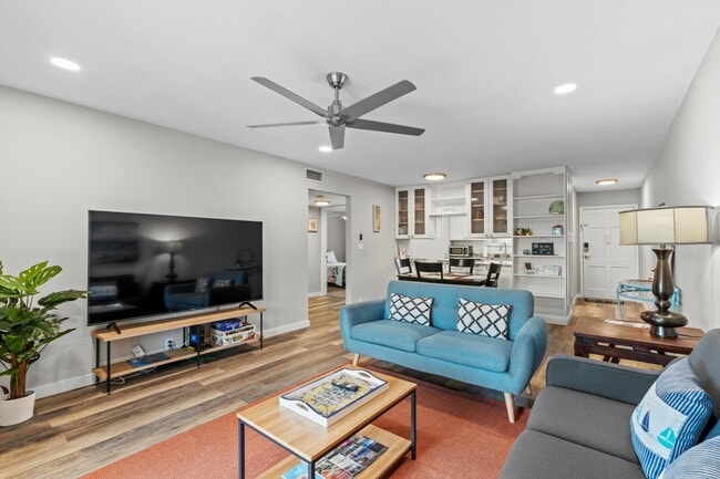 Building Photo - 22 Comares Ave Unit 7A Rental