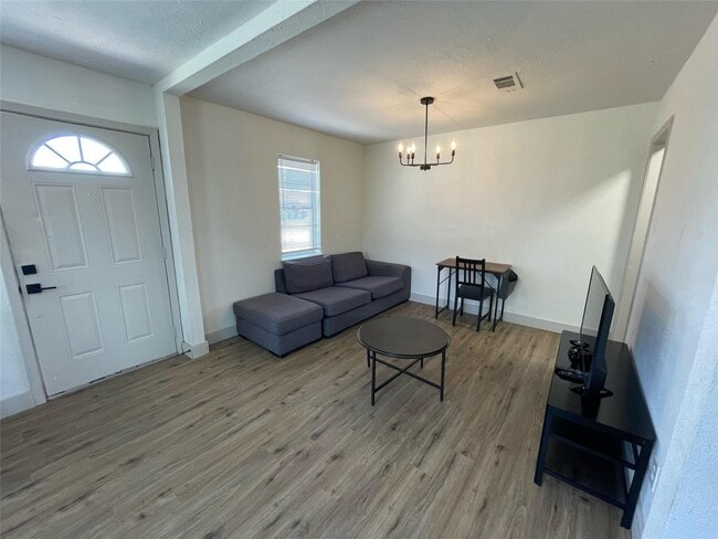 Photo - 411 Guyer St