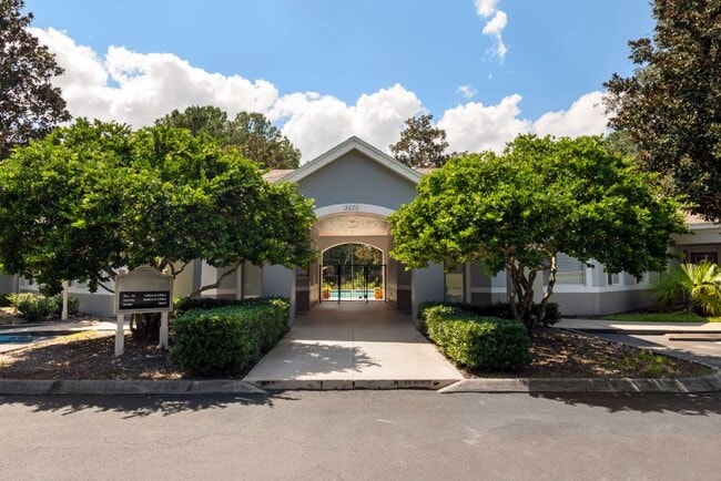 Photo - Courtney Manor Apartments