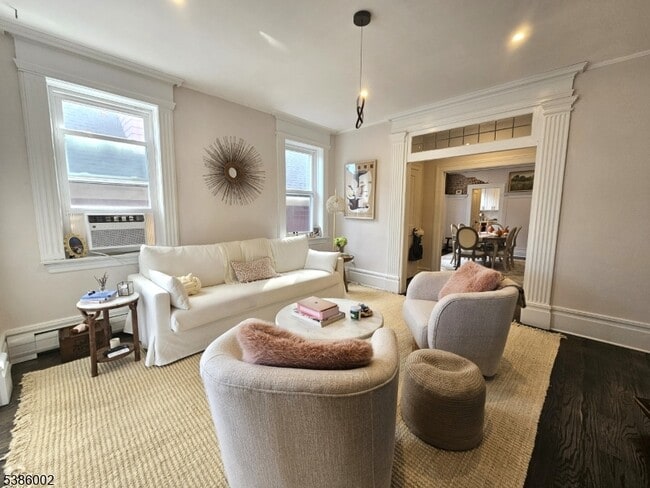 Building Photo - 30 The Crescent Unit 4