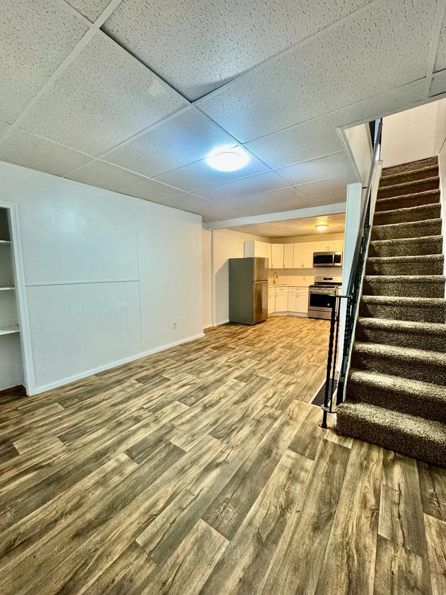 Photo - 3573 Jasper St