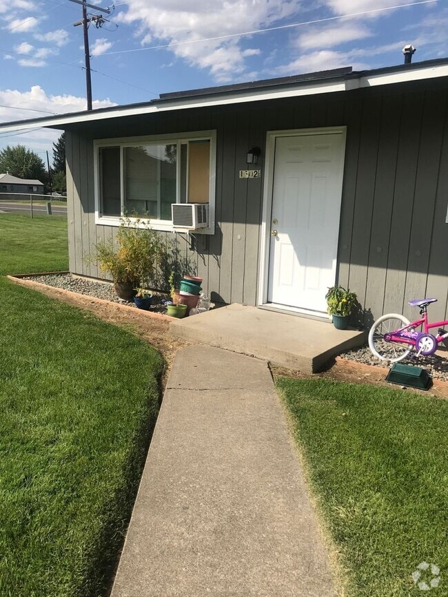 Building Photo - g1502 Unit 2 Rental