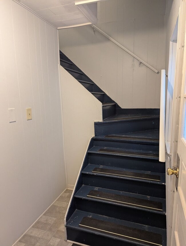 Photo - 225 Poplar St Unit 2nd Floor