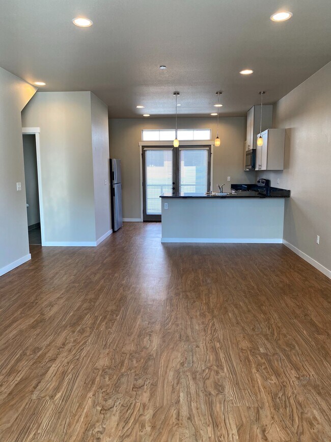 Living Room & Kitchen - 512 12th Ave SE Apartments
