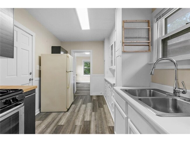 Photo - 2512 Dupont Ave S