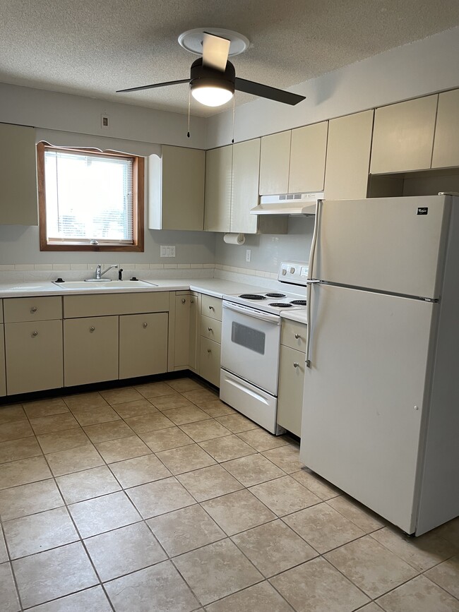 Kitchen - 959 10th St Apartments Unit 2