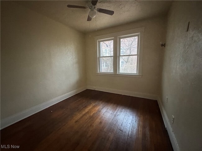 Photo - 1675 Carlyon Rd Apartment