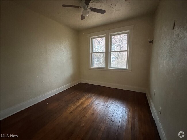 Building Photo - 1675 Carlyon Rd Rental