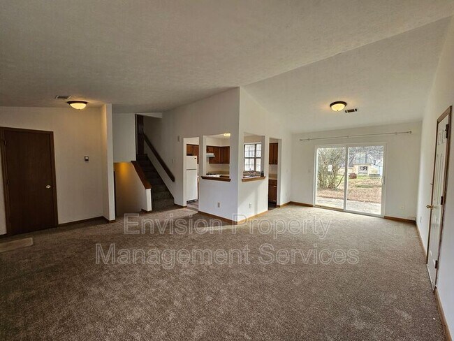 Photo - 371 Chase Woods Cir