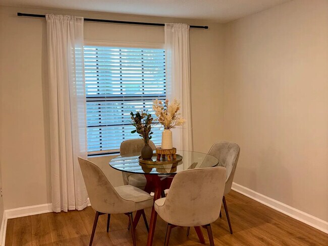 Photo - 5049 Genove Pl