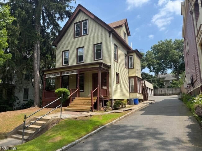 Building Photo - 30 Riggs Pl Unit 1-1 Rental