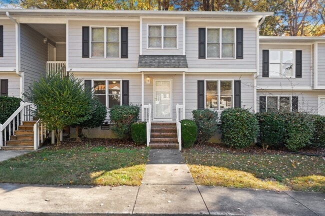 Building Photo - Carrboro 2 Bedroom/1Bathroom Unit! Adorabl...