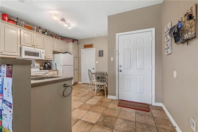 Photo - Available August 2026! Spacious 4 Bed House in South College Station!