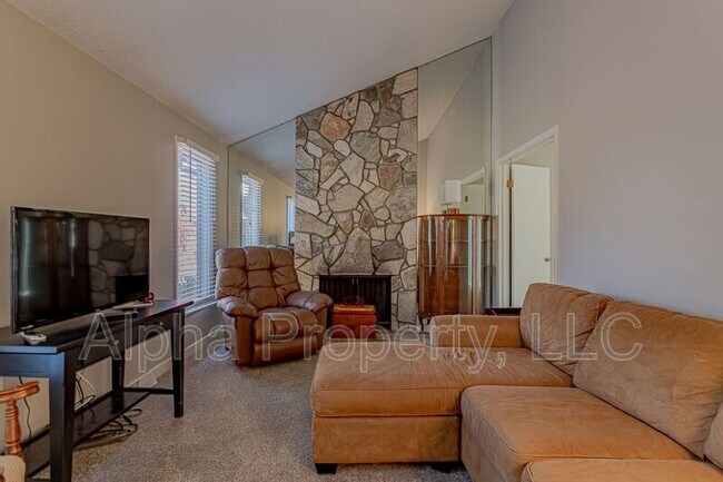 Photo - 406 Sparrow Hawk Ct