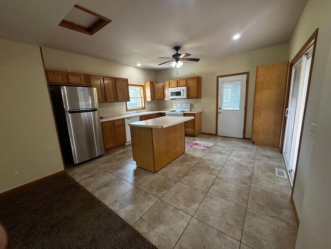 Photo - 154 River Rd