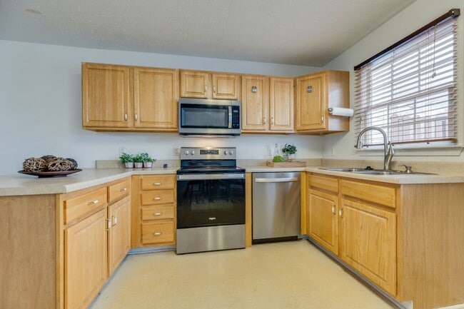 Photo - 659 Beaverview Dr