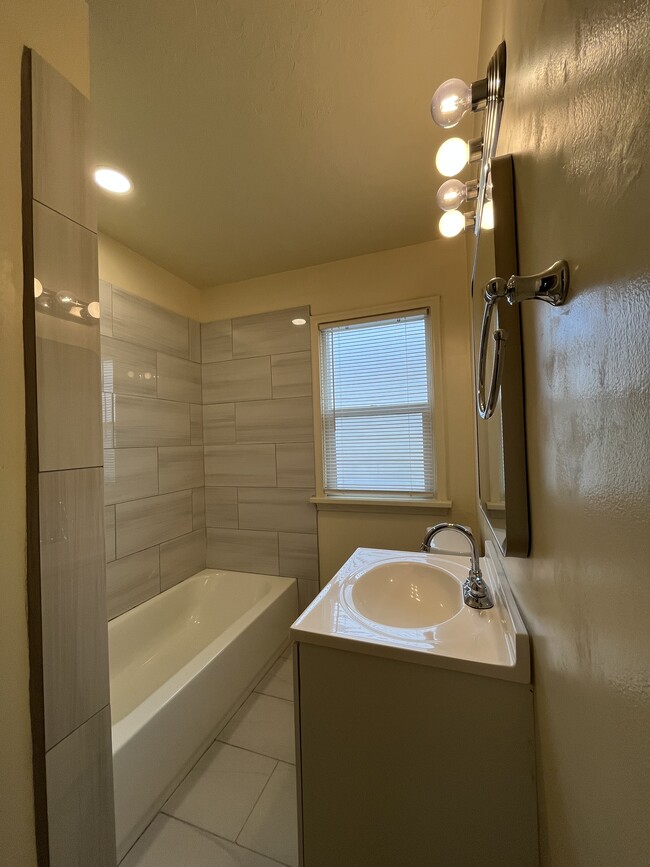 Photo - 332 E Utopia Ave