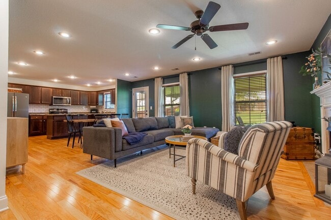 Photo - Beautiful 3 Bed/2.5 Bath Home with garage in Jonesborough